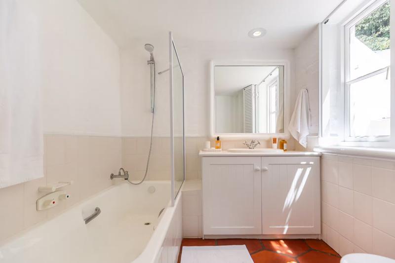 To Let 6 Bedroom Property for Rent in Beachy Head Western Cape